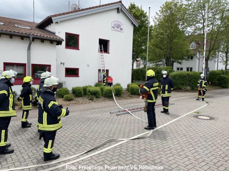 Hybrides Lernen funktioniert: Brandschützer legen den Grundstein für die Feuerwehrarbeit