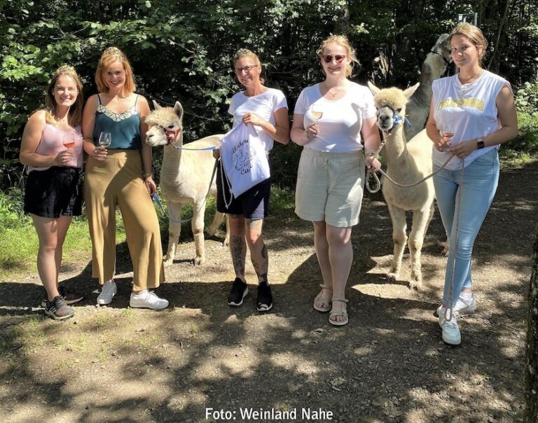 Tierischer und genussvoller Besuch der Deutschen Weinmajestäten an der Nahe