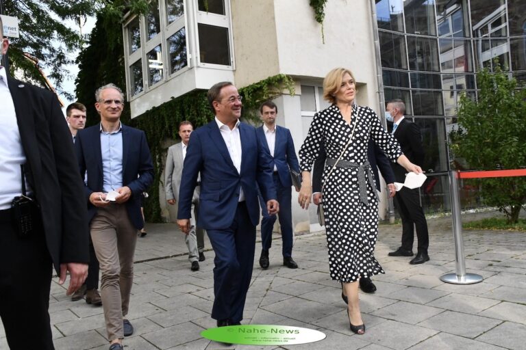 Wahlkampfzeit: Armin Laschet zum Besuch im Cineplex