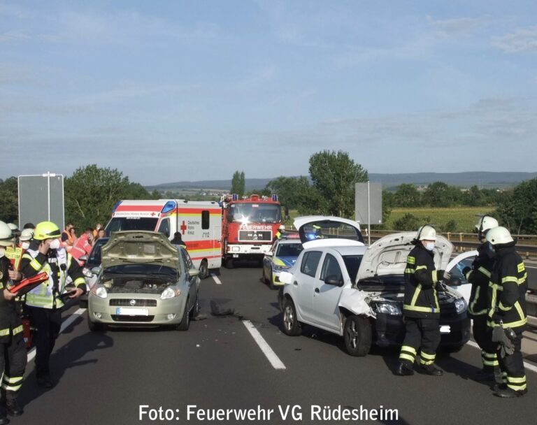 Drei Verletzte bei Unfall auf der B41