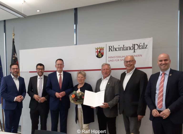 Konrad Closheim erhielt Ehrennadel des Landes