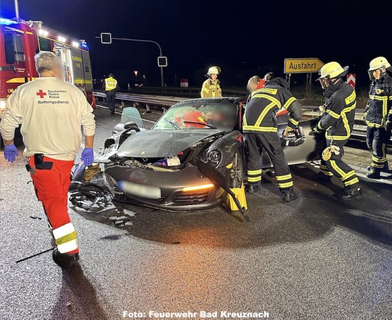 120 000 Euro Schaden: Porsche Fahrer verunglückt auf der B41