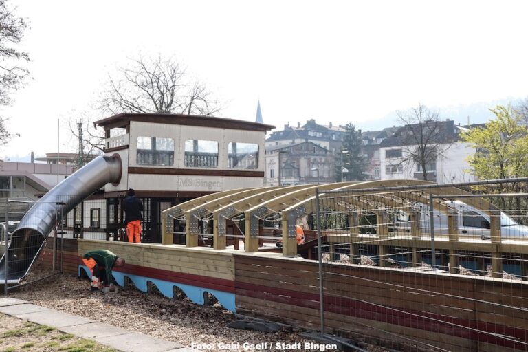 Spielplätze am Rhein erstrahlen bald in neuem Glanz