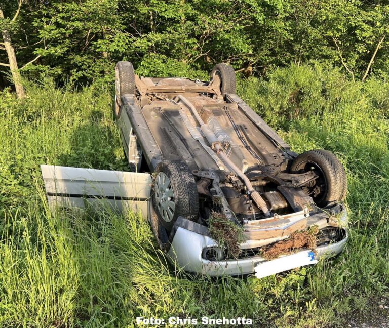 Auto überschlug sich zwischen Hallgarten und Feilbingert