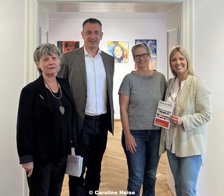 Farbenfroher Beweis deutsch-französischer Freundschaft im Schloßparkmuseum