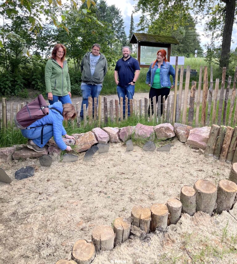 Pfadfinder bauten Sandarium für Wildbienen im Binger Wald