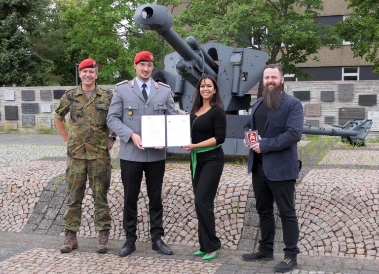 Kooperation zwischen der Realschule plus Idar-Oberstein und dem Jugendoffizier der Bundeswehr