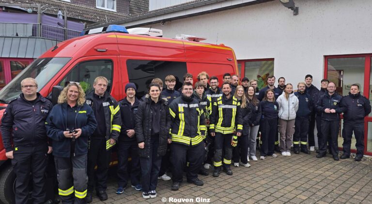 24 Feuerwehrleute lernten die Handhabung und die Benutzung digitaler Funkgeräte