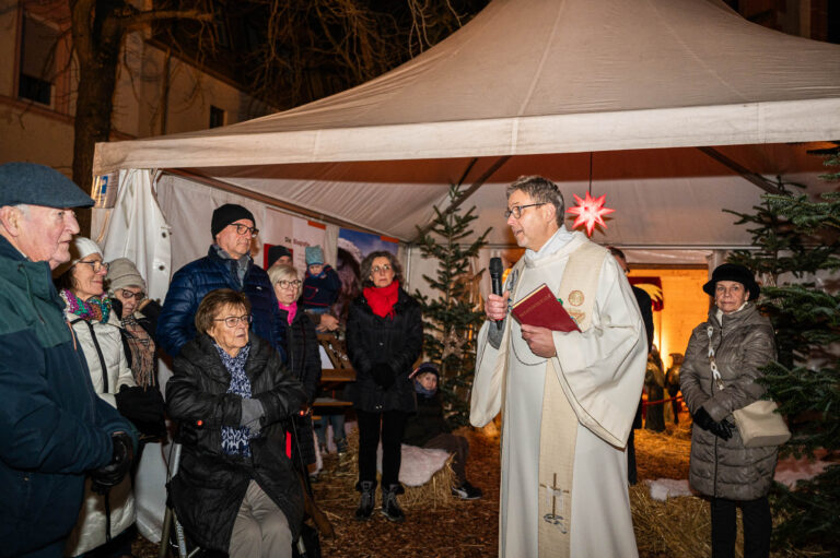 Festliche Einweihung der Binger Weihnachtskrippe